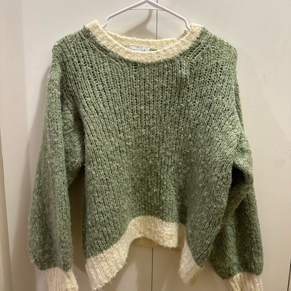 soft green sweater! - Picture 2 of 4